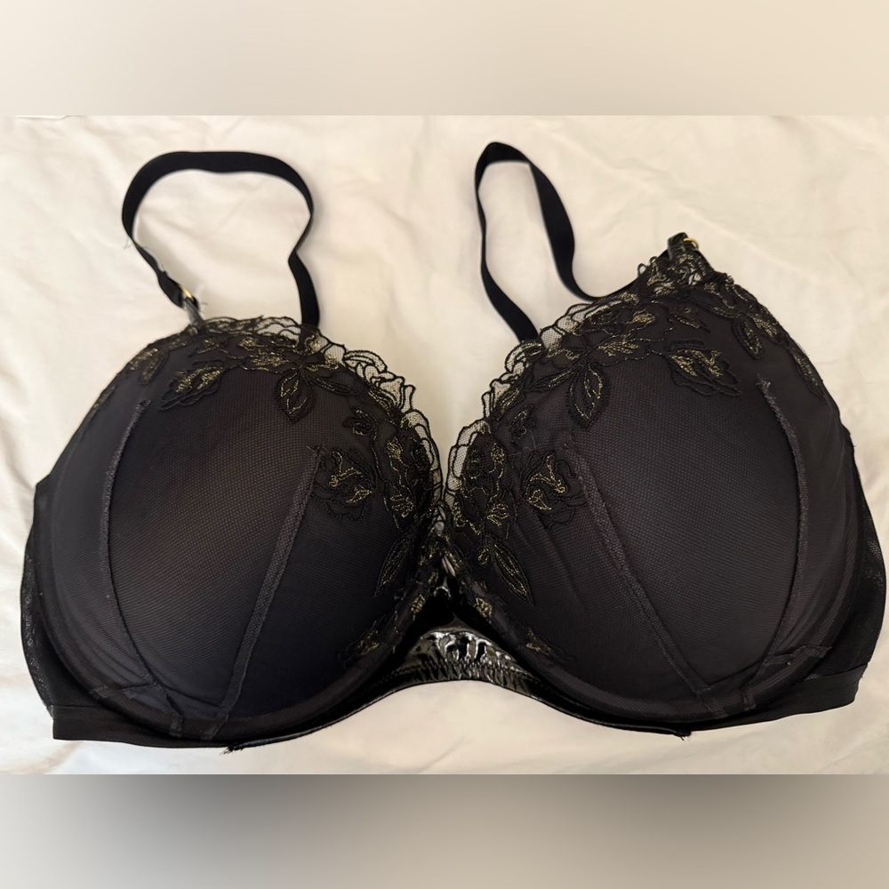 Victoria's Secret Black Lace Trim Bra with Underwire Support